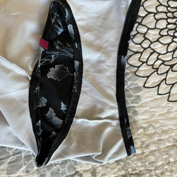 Like New Pole Addict Dahlia Set - Size S - Floral Print - Picture 5 of 11